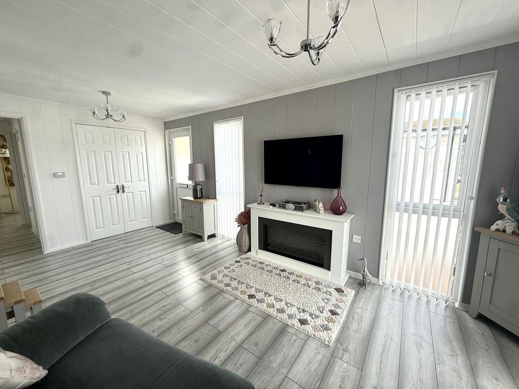 Rose Crescent Pavenham